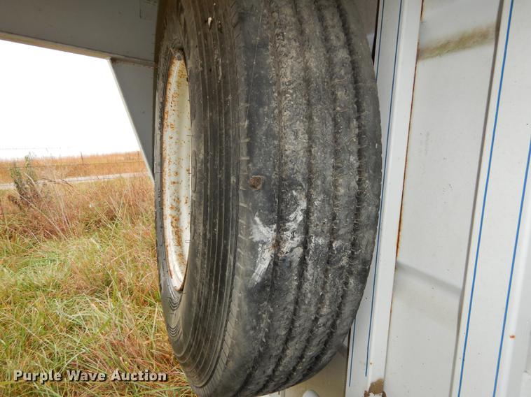 image for item DD0803 1994 Trailmann Pony Express slant horse trailer