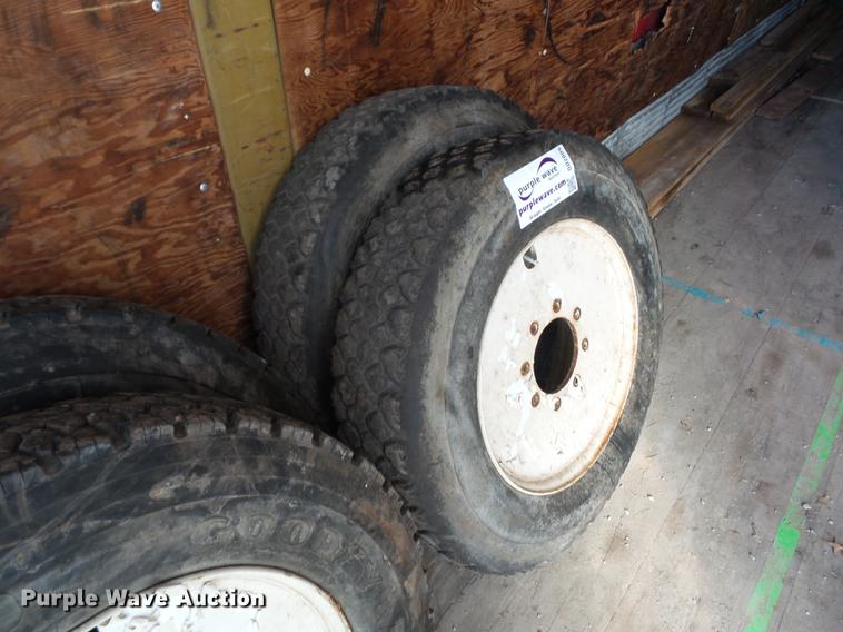 image for item DD2009 295/75R22.5 tires and wheels