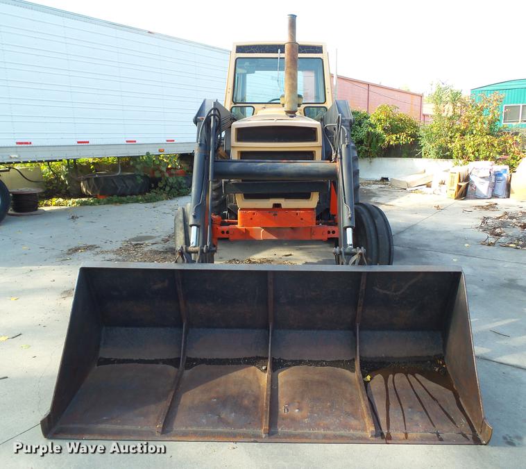 image for item DH9460 1972 Case 1370 tractor