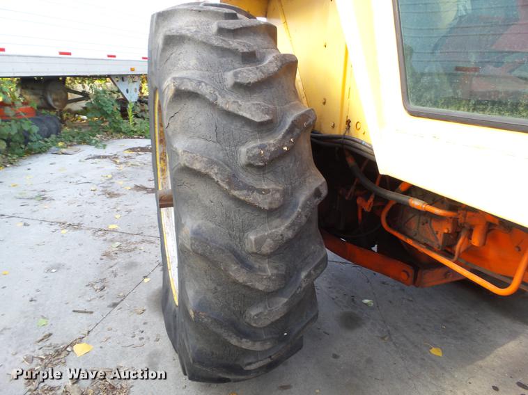 image for item DH9460 1972 Case 1370 tractor