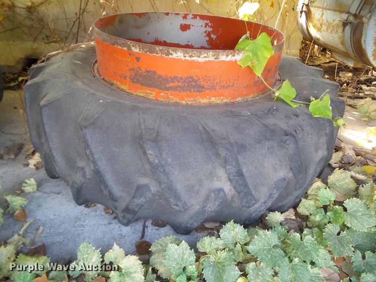 image for item DH9460 1972 Case 1370 tractor