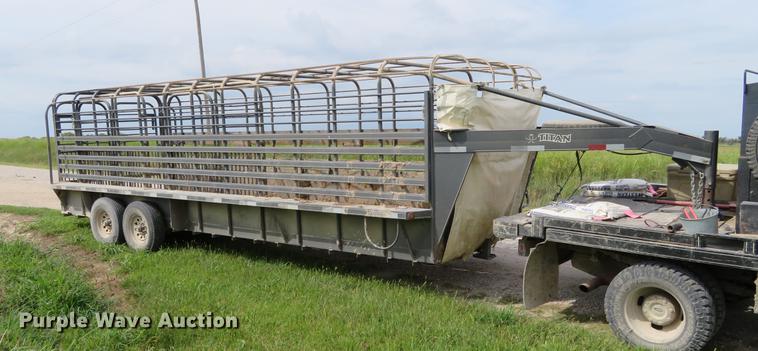 image for item DI9860 2008 Titan livestock trailer