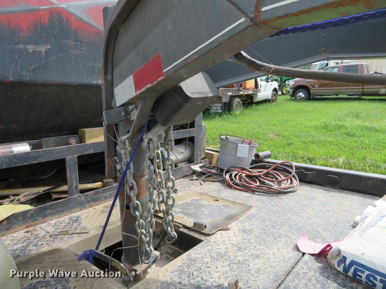 image for item DI9860 2008 Titan livestock trailer