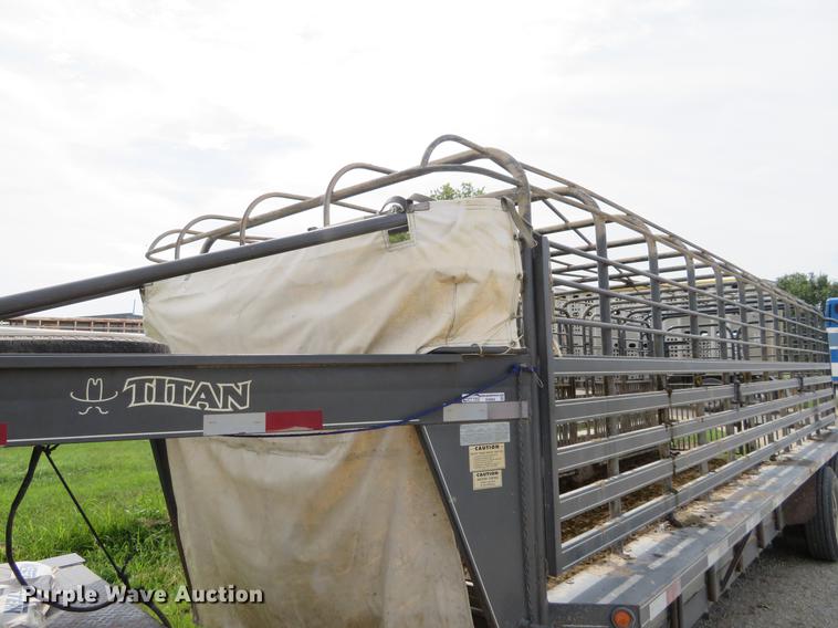 image for item DI9860 2008 Titan livestock trailer