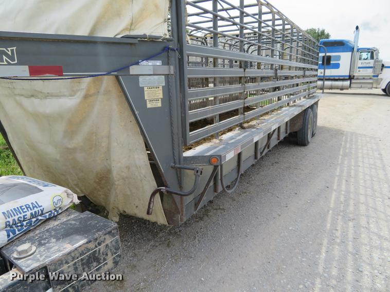 image for item DI9860 2008 Titan livestock trailer