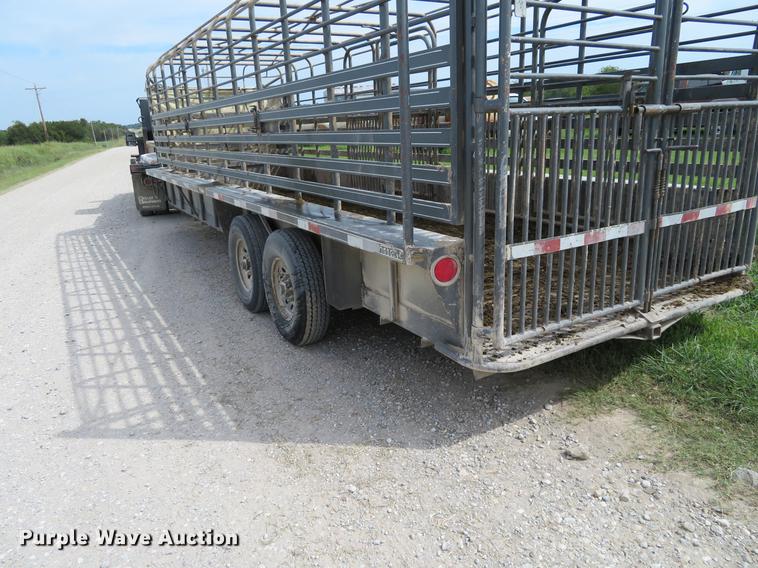 image for item DI9860 2008 Titan livestock trailer
