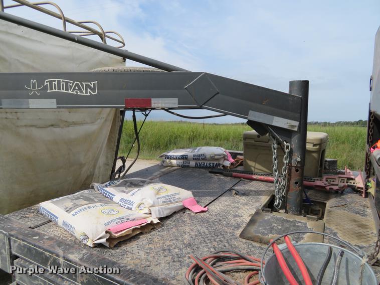 image for item DI9860 2008 Titan livestock trailer