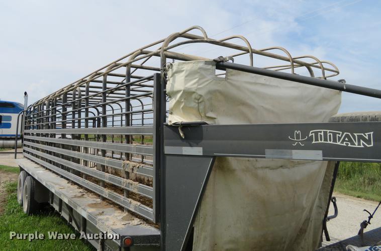 image for item DI9860 2008 Titan livestock trailer