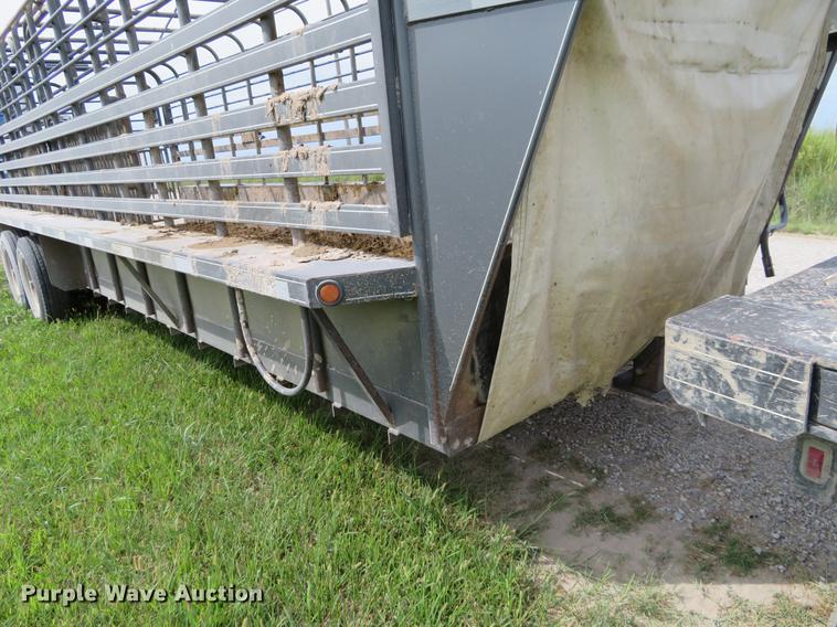 image for item DI9860 2008 Titan livestock trailer