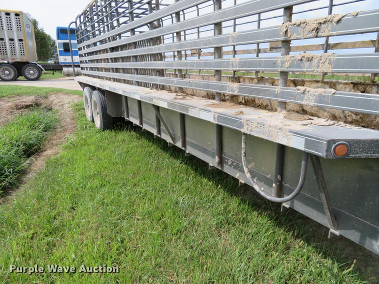 image for item DI9860 2008 Titan livestock trailer