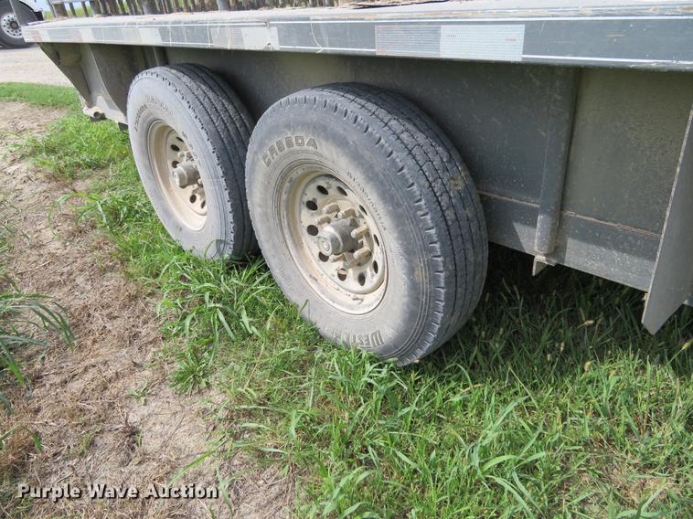image for item DI9860 2008 Titan livestock trailer