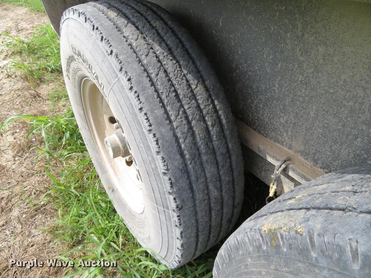 image for item DI9860 2008 Titan livestock trailer