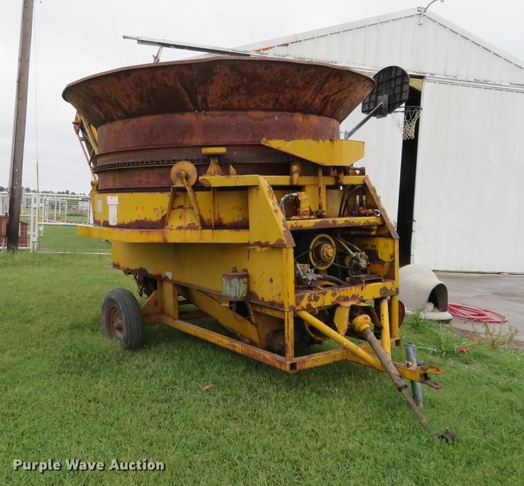 image for item DI9891 HayBuster Big Bite H1000 bale processor