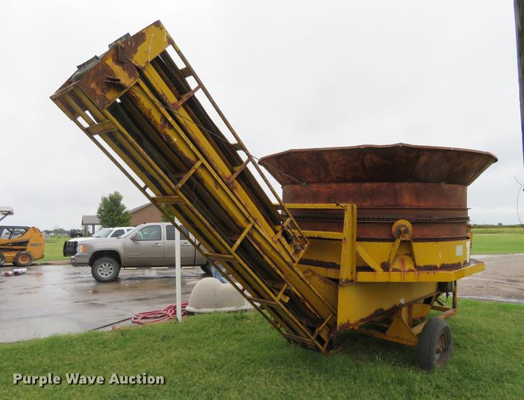 image for item DI9891 HayBuster Big Bite H1000 bale processor