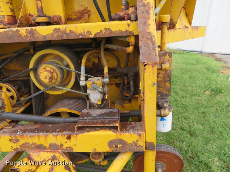 image for item DI9891 HayBuster Big Bite H1000 bale processor