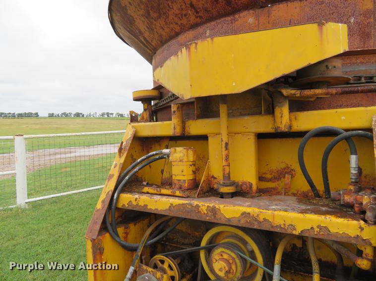 image for item DI9891 HayBuster Big Bite H1000 bale processor