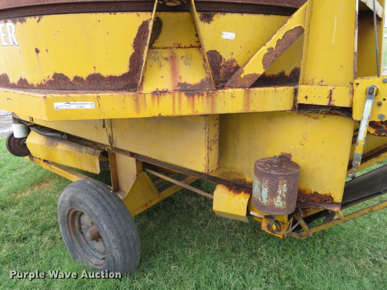 image for item DI9891 HayBuster Big Bite H1000 bale processor