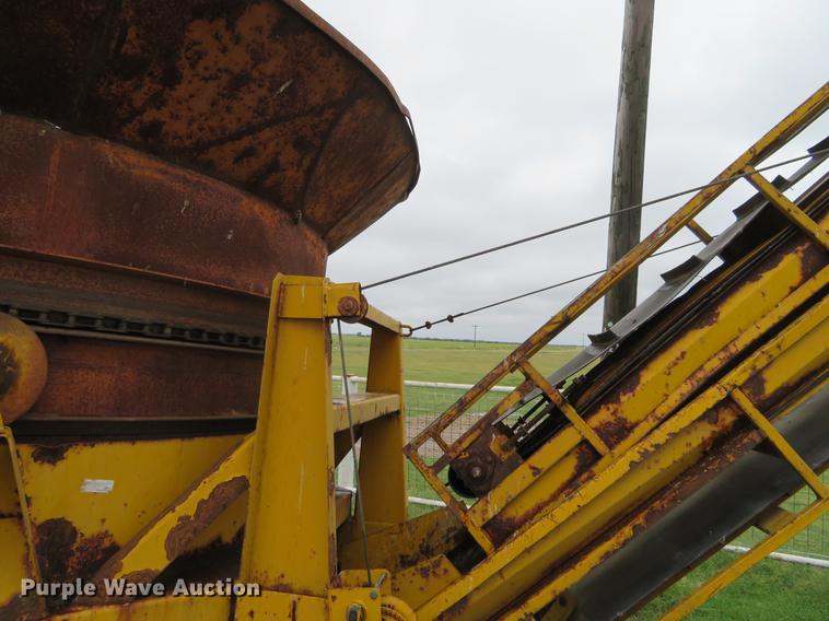 image for item DI9891 HayBuster Big Bite H1000 bale processor