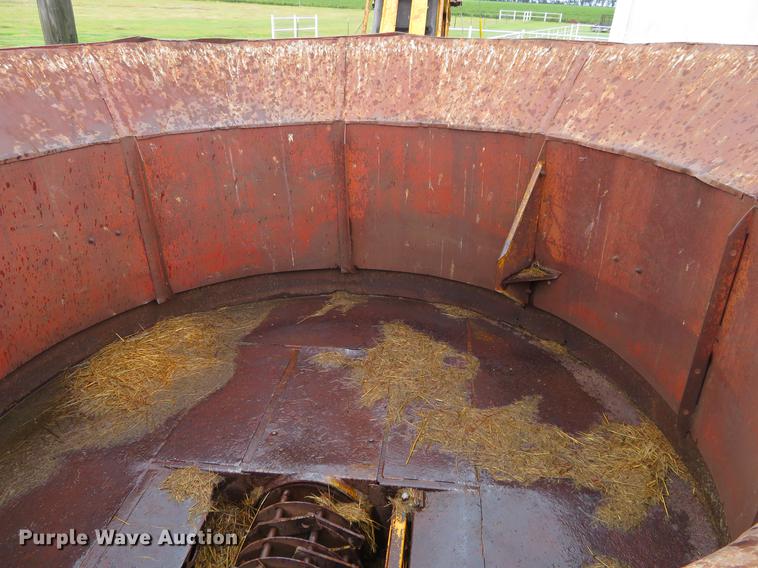 image for item DI9891 HayBuster Big Bite H1000 bale processor