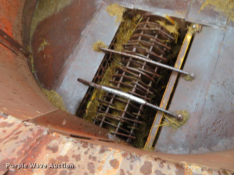 image for item DI9891 HayBuster Big Bite H1000 bale processor