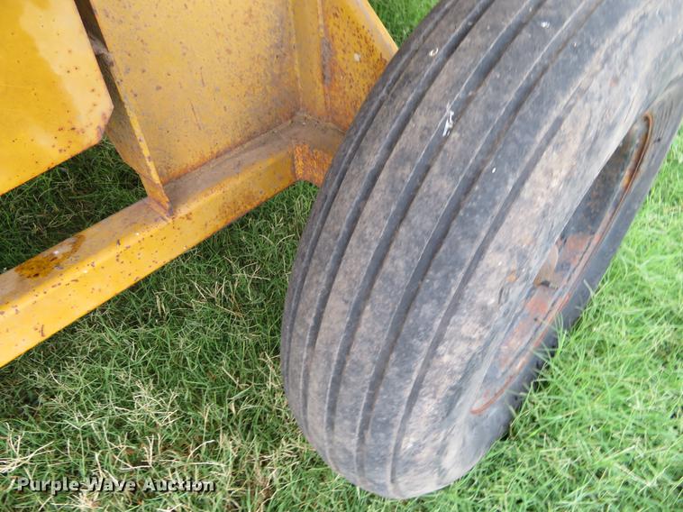 image for item DI9891 HayBuster Big Bite H1000 bale processor