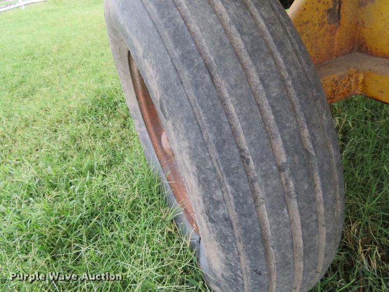 image for item DI9891 HayBuster Big Bite H1000 bale processor