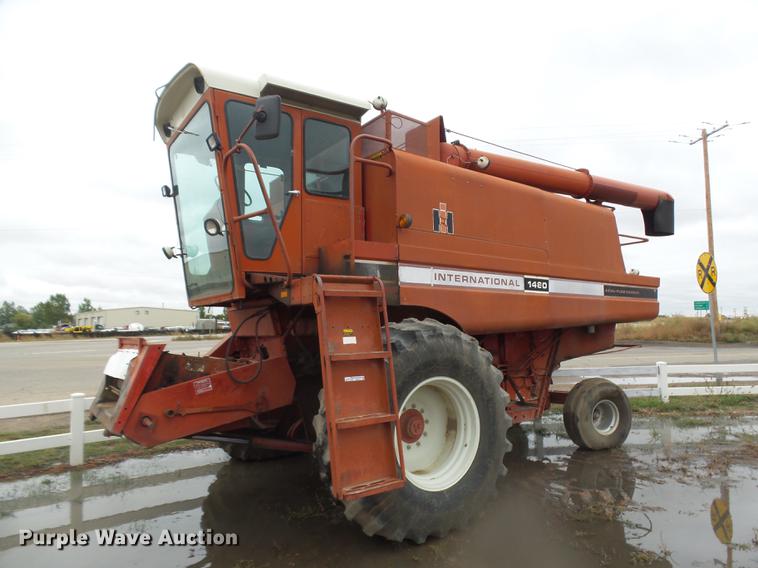 image for item DR9214 1981 International 1460 combine