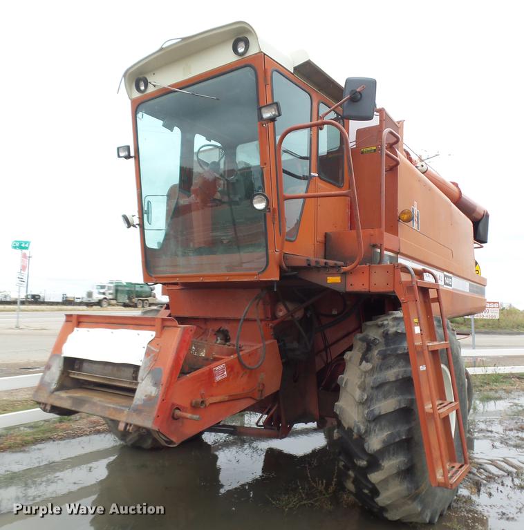 image for item DR9214 1981 International 1460 combine