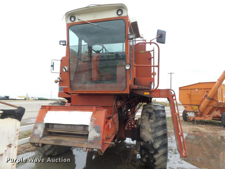 image for item DR9214 1981 International 1460 combine