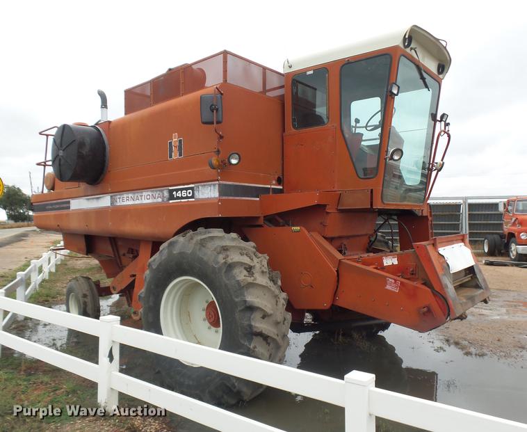 image for item DR9214 1981 International 1460 combine