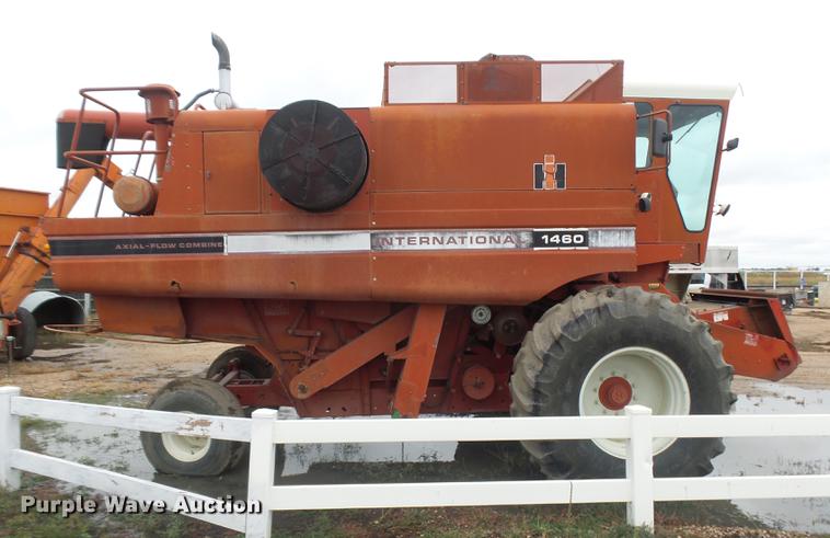 image for item DR9214 1981 International 1460 combine
