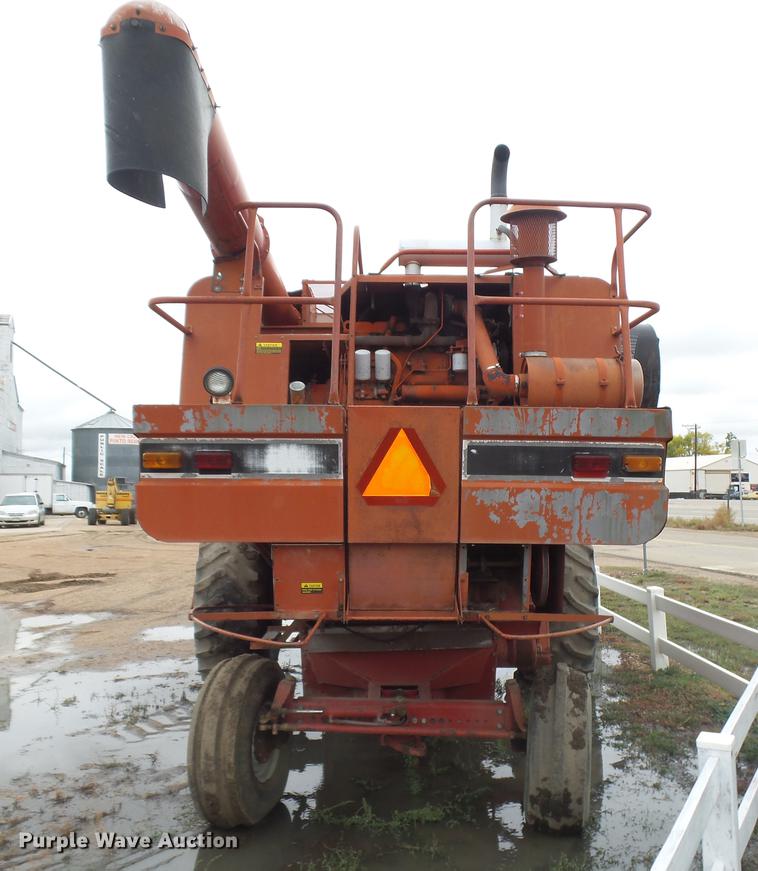 image for item DR9214 1981 International 1460 combine