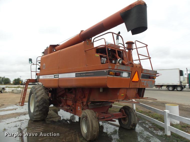 image for item DR9214 1981 International 1460 combine