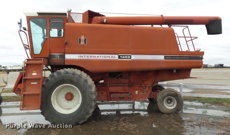 image for item DR9214 1981 International 1460 combine