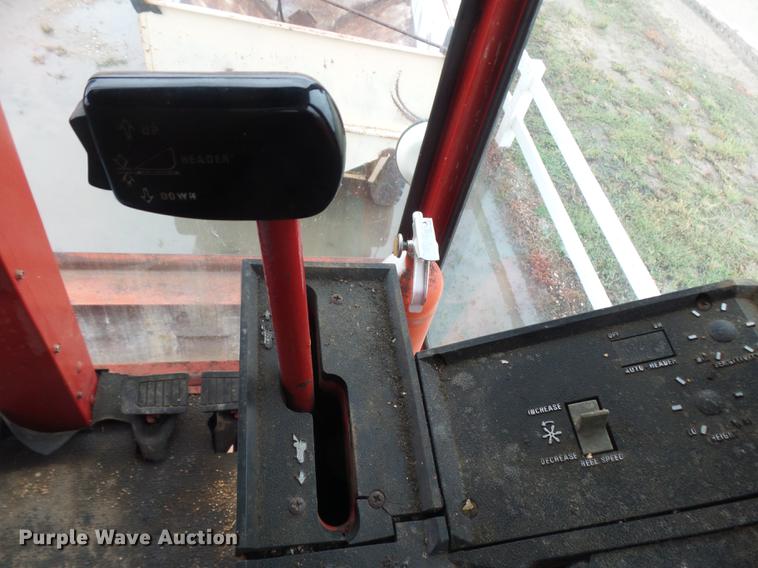 image for item DR9214 1981 International 1460 combine