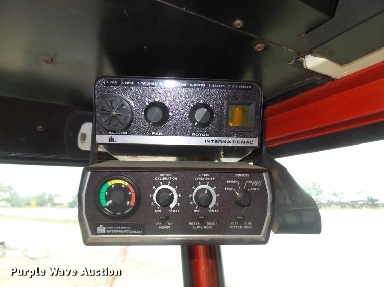 image for item DR9214 1981 International 1460 combine