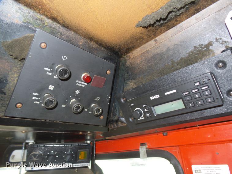 image for item DR9214 1981 International 1460 combine