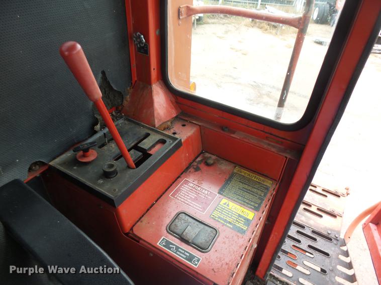 image for item DR9214 1981 International 1460 combine