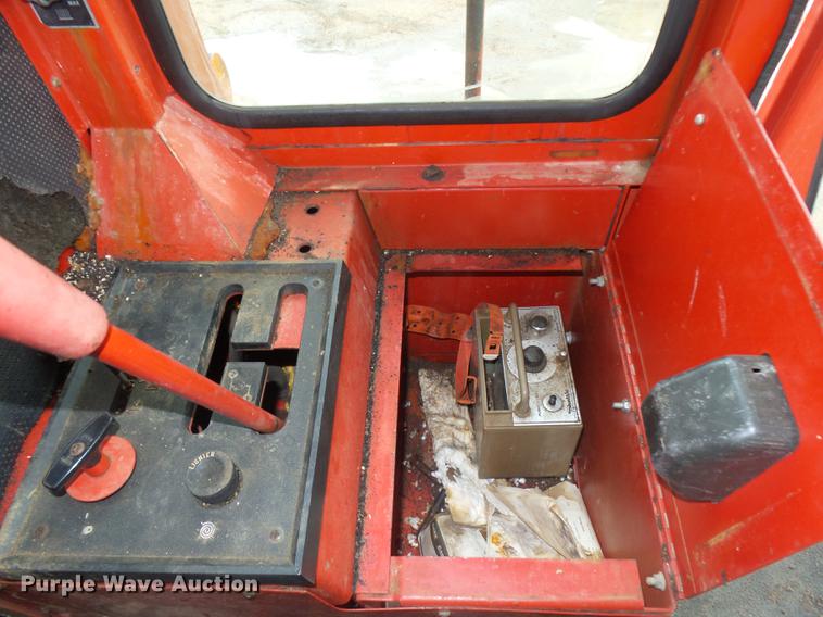 image for item DR9214 1981 International 1460 combine