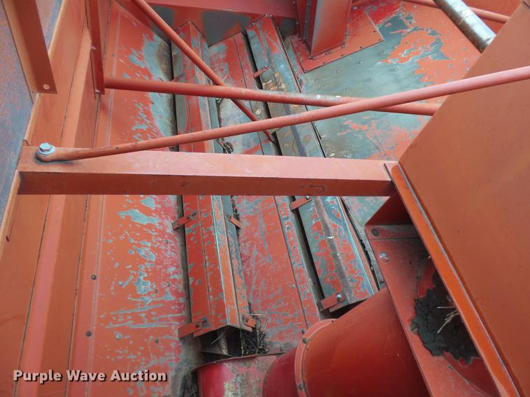 image for item DR9214 1981 International 1460 combine