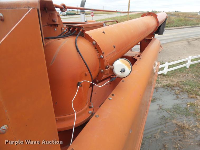 image for item DR9214 1981 International 1460 combine