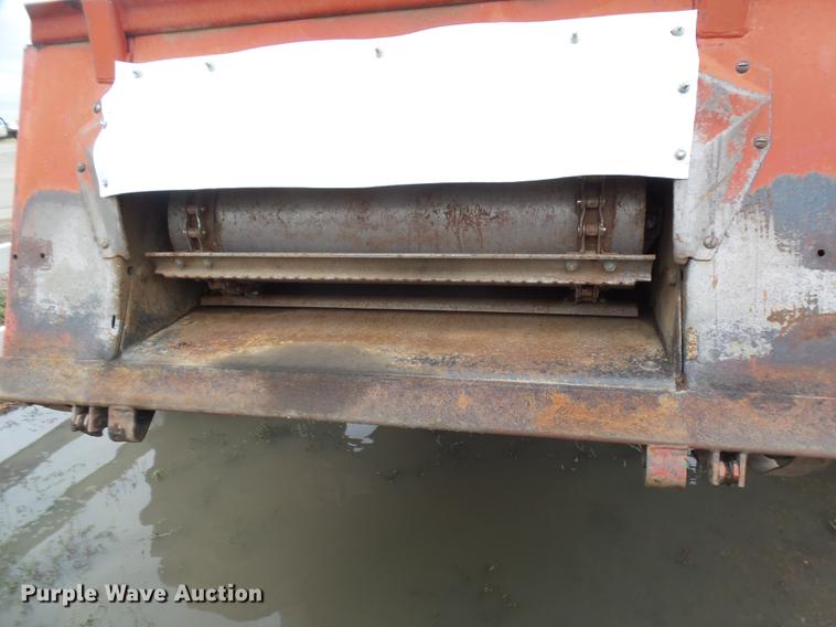 image for item DR9214 1981 International 1460 combine