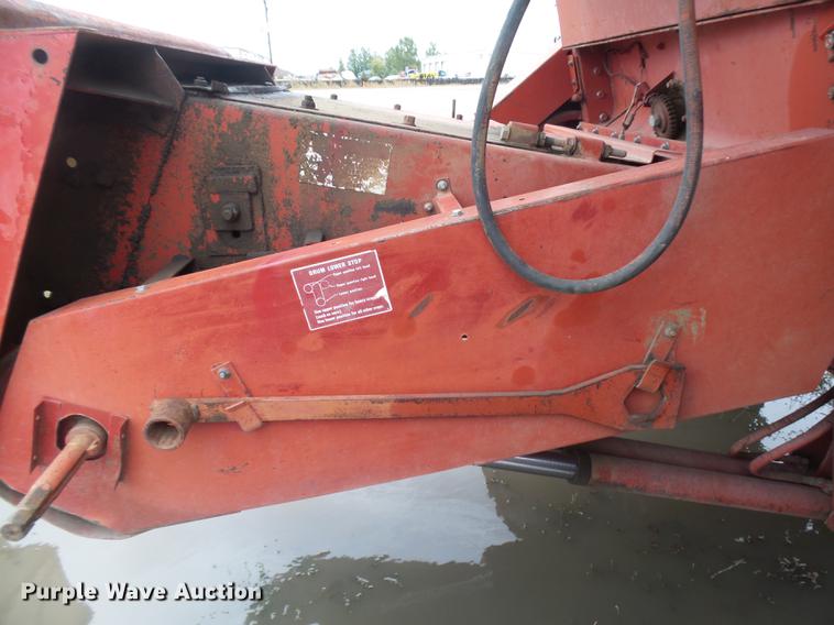 image for item DR9214 1981 International 1460 combine