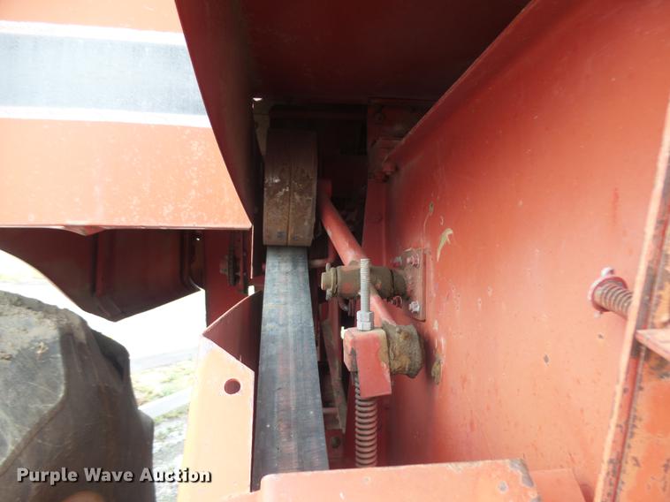 image for item DR9214 1981 International 1460 combine