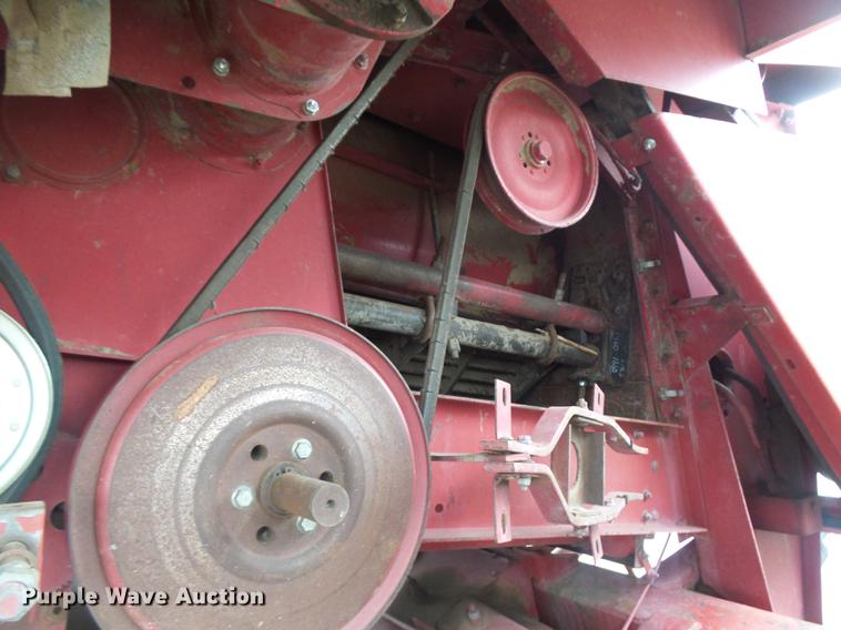 image for item DR9214 1981 International 1460 combine
