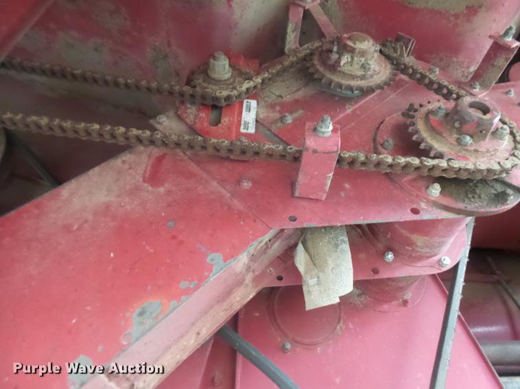 image for item DR9214 1981 International 1460 combine