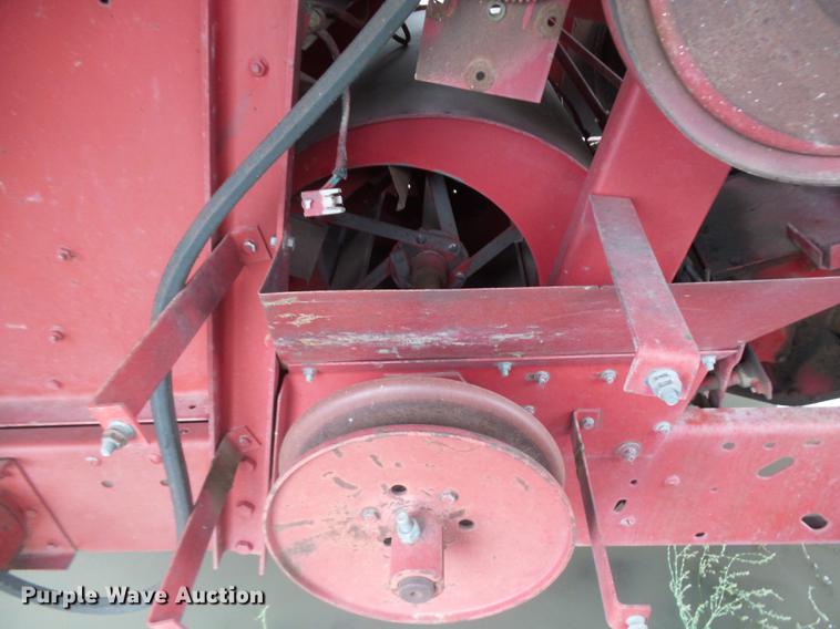 image for item DR9214 1981 International 1460 combine