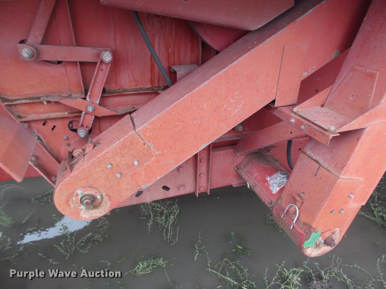 image for item DR9214 1981 International 1460 combine