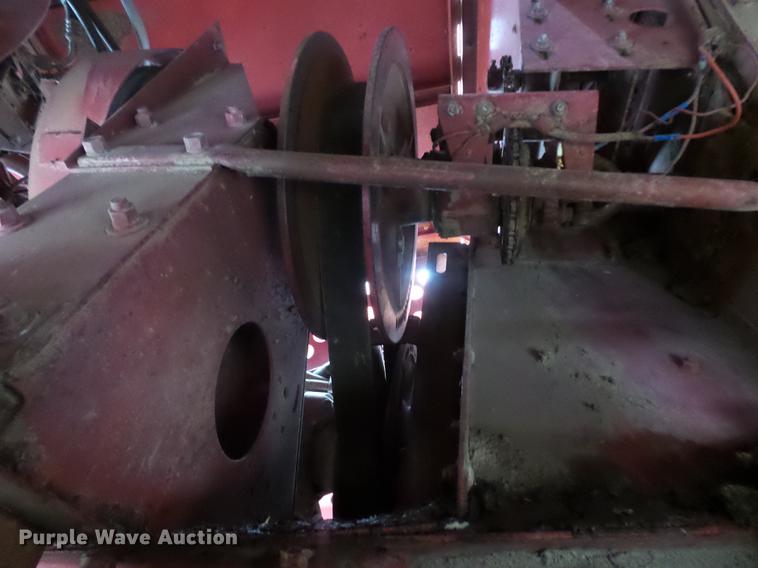 image for item DR9214 1981 International 1460 combine