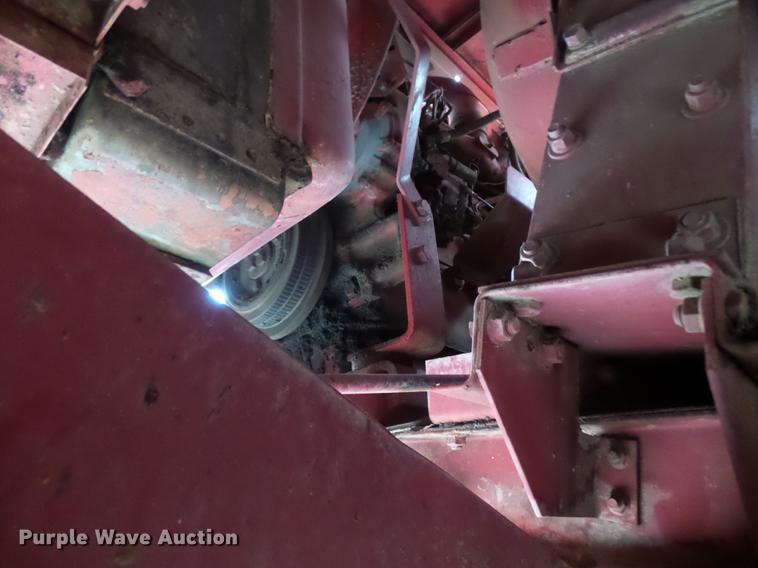 image for item DR9214 1981 International 1460 combine